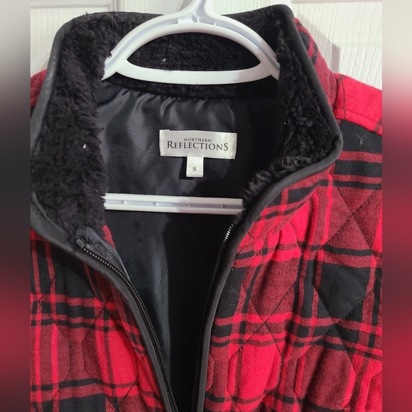 Northern Reflections Quilted Plaid Vest Size small - Picture 3 of 4